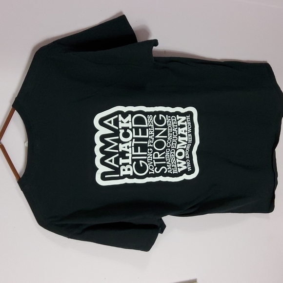 Black T-shirt depicting  African American Graphic woman - Picture 2 of 3